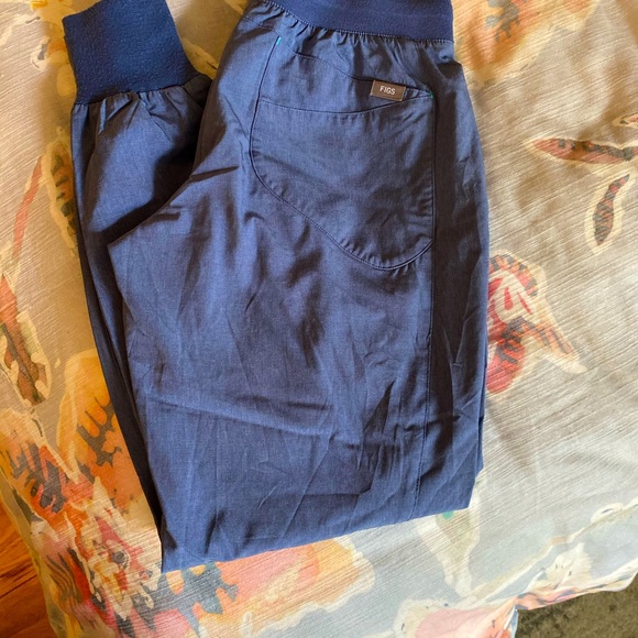 Figs Fion Jogger scrub pants - Picture 2 of 4